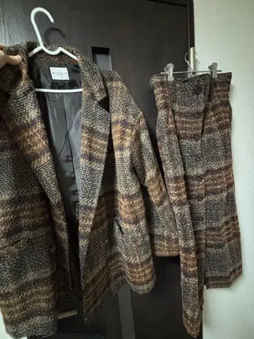 브라운 계열 체크 무늬 셋업