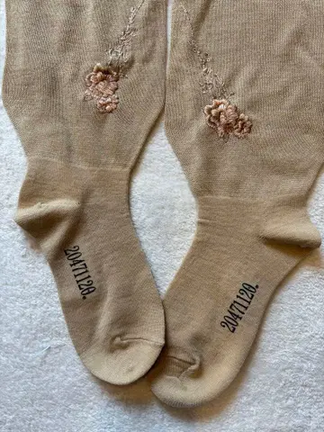 20471120 베이지 꽃무늬 자수 롱 루즈 삭스 레어