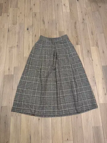 뷰티앤유스 체크 무늬 롱 스커트