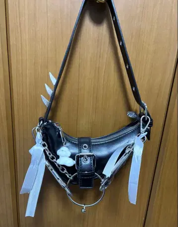 말벌 디자인 블랙 핸드백