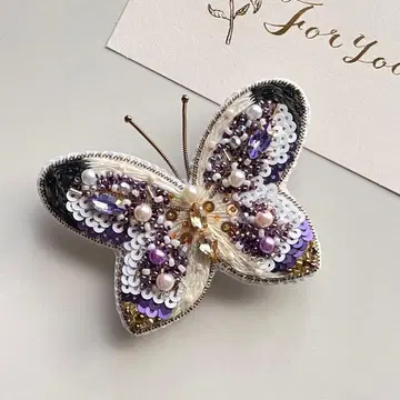 나비 버터플라이 보라색 비즈 자수 브로치