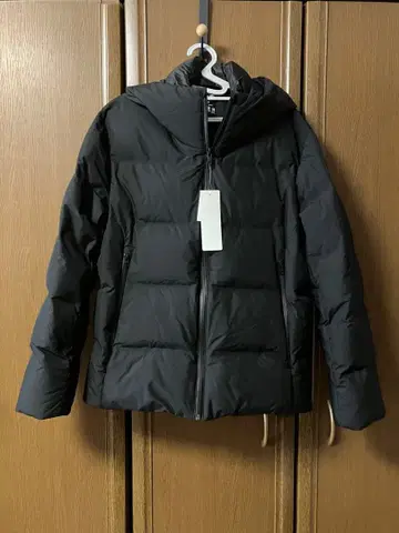 [택 포함 새상품] UNIQLO 심리스 다운 파카