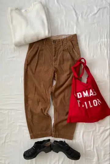 거의 미사용 D.M.G Brocante 허리 턱 코듀로이 팬츠