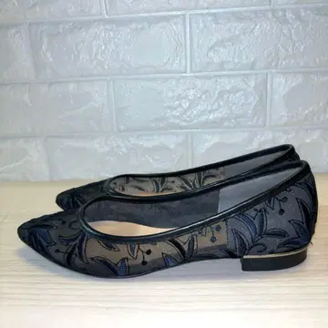 새상품급 다이애나 자수 포멀 플랫 펌프스 블랙 23.5