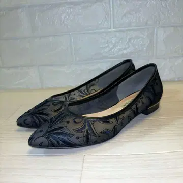 새상품급 다이애나 자수 포멀 플랫 펌프스 블랙 23.5