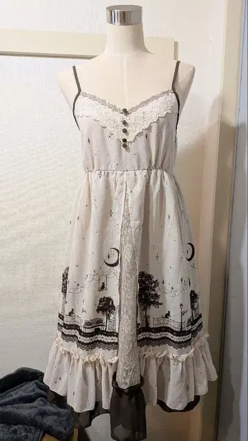 axes femme 고양이와 풍경 무늬 프린트 슬리브리스 원피스