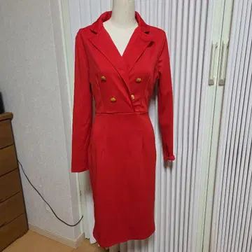 빨간색 더블 버튼 긴팔 원피스 버블리