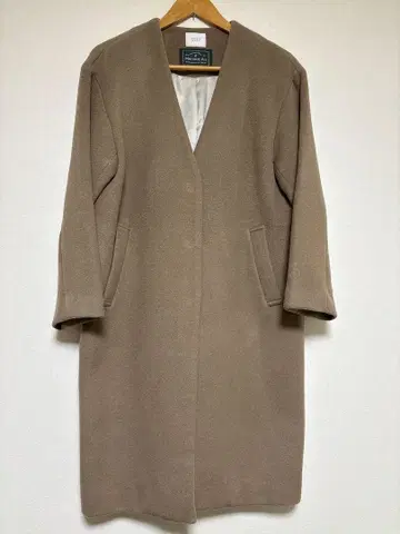 LOWRYS FARM 베이지 노카라 롱 코트