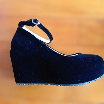 통굽 블랙 스웨이드풍 웨지솔 신발