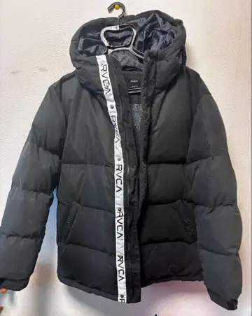 RVCA 후드 부착 다운 자켓 블랙