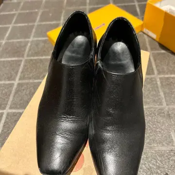 HIMIKO 블랙 가죽 부티