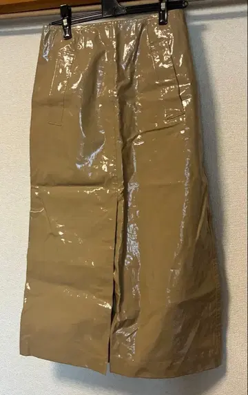 AURALEE 라미네이티드 린넨 스커트