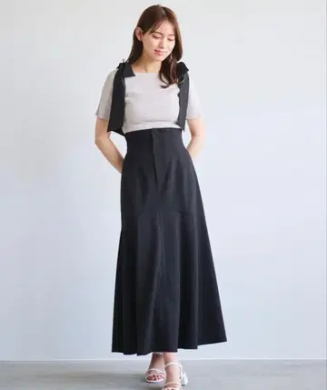 릴리안 캐럿 플레어 스커트 사이즈 2 블랙