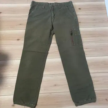 [ SPELL BOUND ] 올리브 그린 카고 팬츠 지퍼 포켓 부착