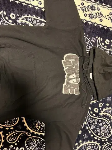 그래픽 프린트 블랙 후드티