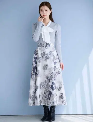 [새상품급] 셀포드 플라워컷 자카드 턱 스커트 38 아이보리