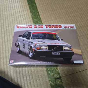 VOLVO 240 TURBO 1/24 프라모델 키트