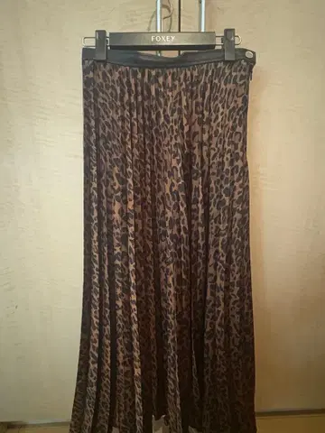 ZARA 레오파드 무늬 플리츠 스커트