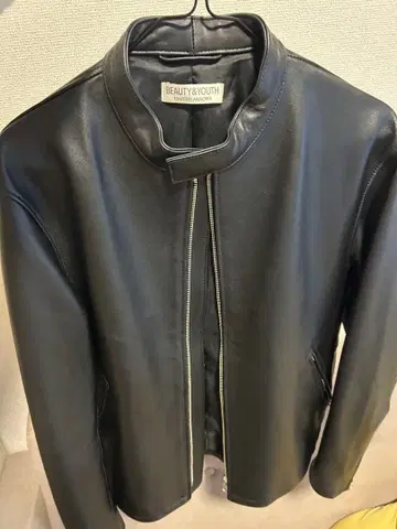 BEAUTY&YOUTH 블랙 가죽 싱글 라이더