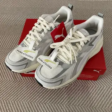 PUMA 화이트/그레이 스니커즈