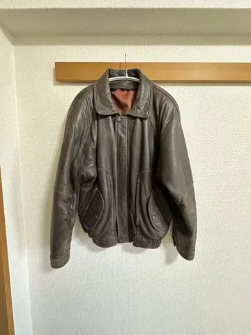 다크 브라운 가죽 자켓