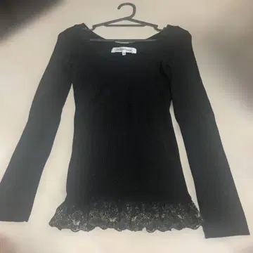 블랙 라메 골드 니트