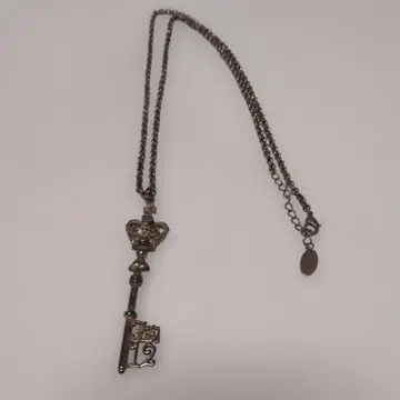 제인 마플 키 모양 목걸이 왕관 모티브
