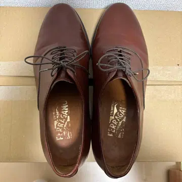 FERRAGAMO 브라운 드레스 슈즈