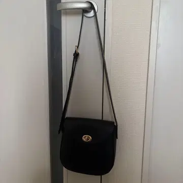 블랙 플랩 숄더백