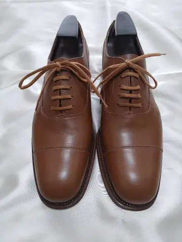 새상품급 이탈리아제 Church's  381/2