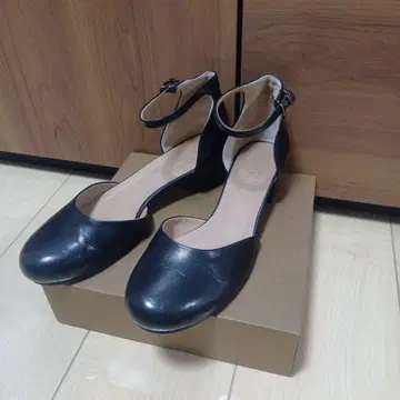 마가렛호웰 세퍼레이트 펌프스 24.5