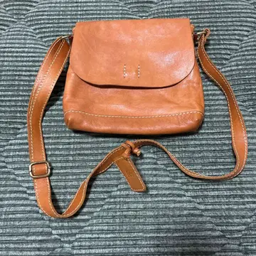 fes 가죽 숄더백 브라운