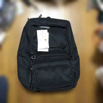 크게 열리는 탈부착 파우치 포함 패밀리 백팩