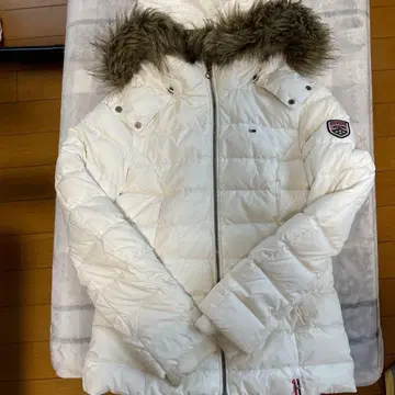 타미힐피거 화이트 다운 자켓 퍼 포함