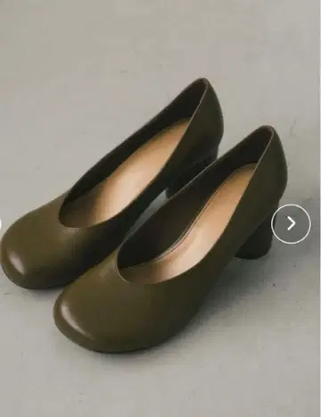 스타일 믹서기 라운드 폼 펌프스 카키 M 사이즈