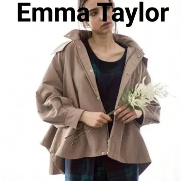 엠마 테일러 밀리터리 플레어 후드코트 밀리터리 자켓