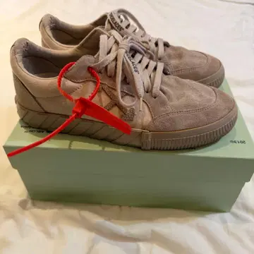 SB 스웨이드 그레이 스니커즈