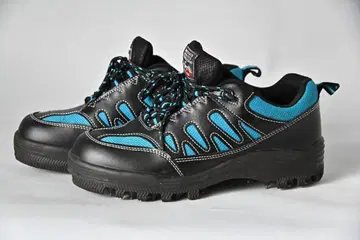 아웃도어 스파이크 슈즈 26cm 블랙/터콰이즈 (매우 깨끗합니다)