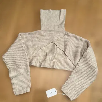 [ 미사용 새상품 ] ESICA 크롭 터틀넥 니트