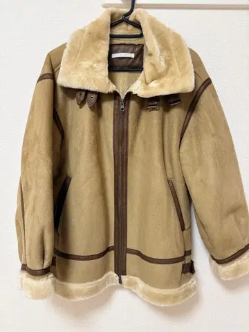 무스탕 코트 베이지