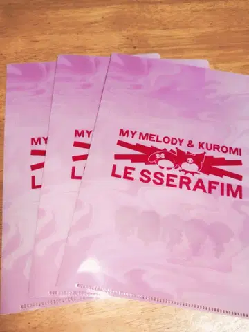LE SSERAFIM x 산리오 콜라보 클리어 파일