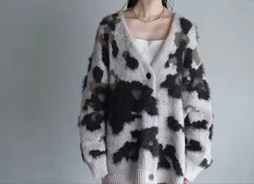 택 포함 미사용 새상품 LEPSIM 5 게이지 패턴 샤기 V넥 가디건