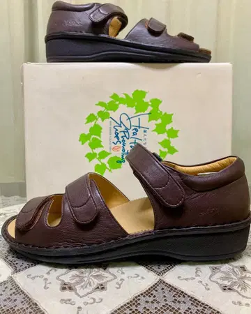 다크 브라운 소가죽 컴포트 샌들 벨크로 스트랩