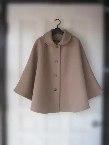 핸드메이드 캐시미어 혼방 울 칼라 달린 케이프 코트