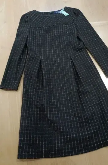 컨디션 최상 엠즈 그레이시 체크 원피스 블랙