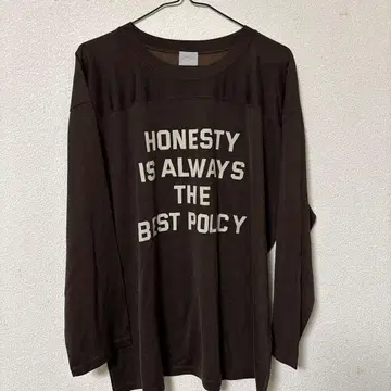 브라운 긴팔 티셔츠 메시지 프린트