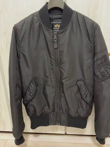 ALPHA INDUSTRIES MA-1 자켓