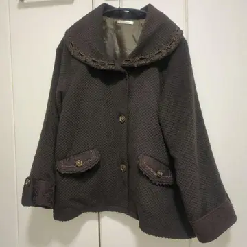 axes femme 백 프릴 숏 기장 코트 다크 브라운