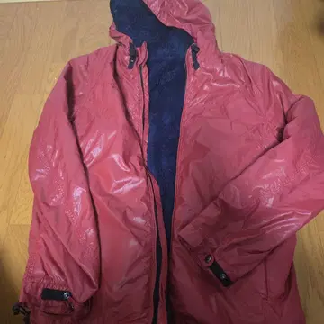 빨간색 나일론 자켓 플리스 안쪽 후드 부착