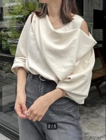 새상품급 CAPRICIEUX LE MAGE 드레이프 원숄더 풀오버